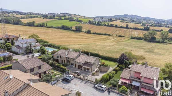 casa indipendente in vendita ad Osimo in zona Campocavallo