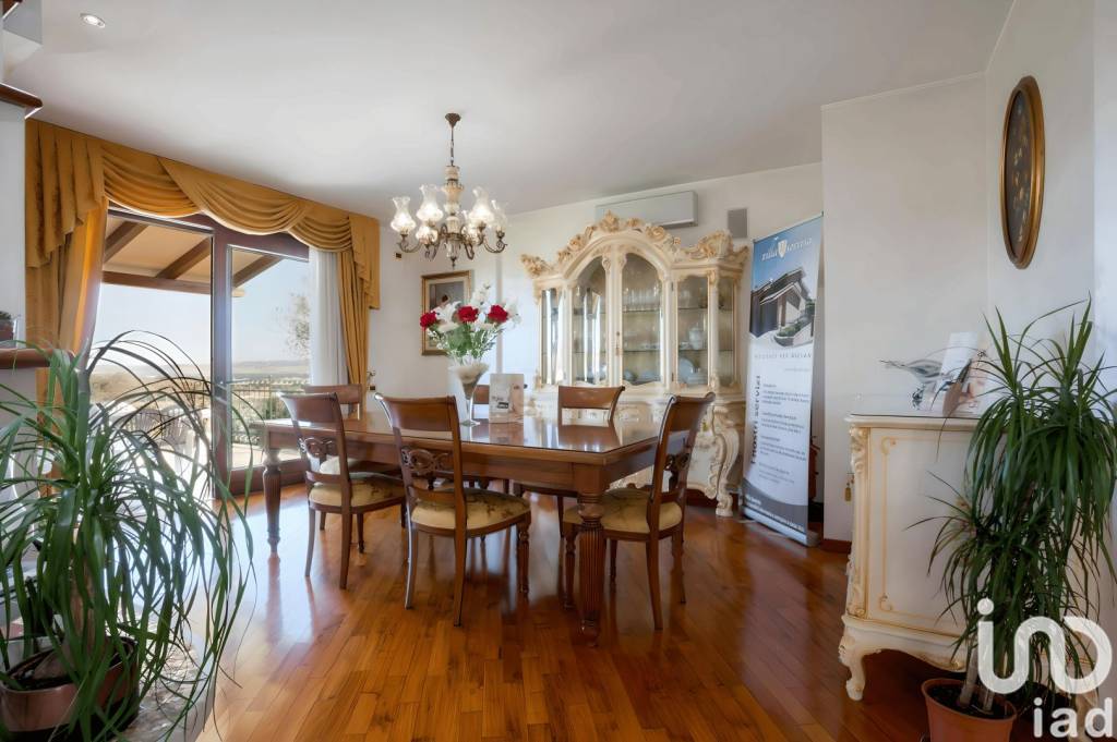 casa indipendente in vendita ad Osimo in zona Campocavallo