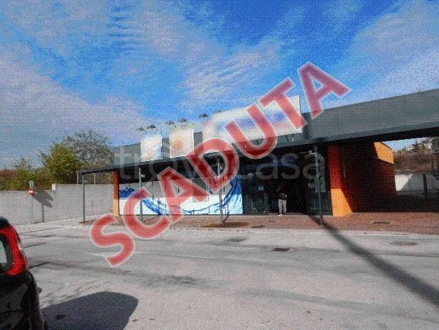 locale commerciale in vendita ad Osimo