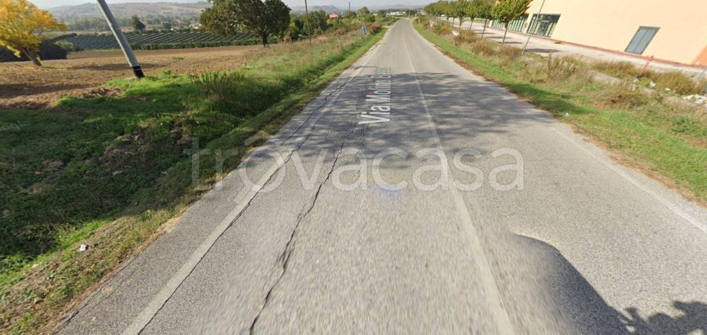 locale commerciale in vendita ad Osimo