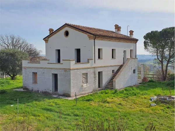 casa indipendente in vendita ad Osimo in zona Abbadia
