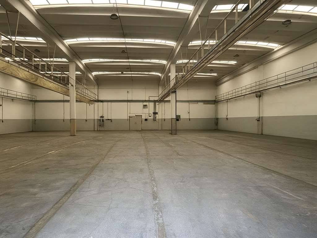 locale commerciale in vendita ad Osimo in zona Campocavallo