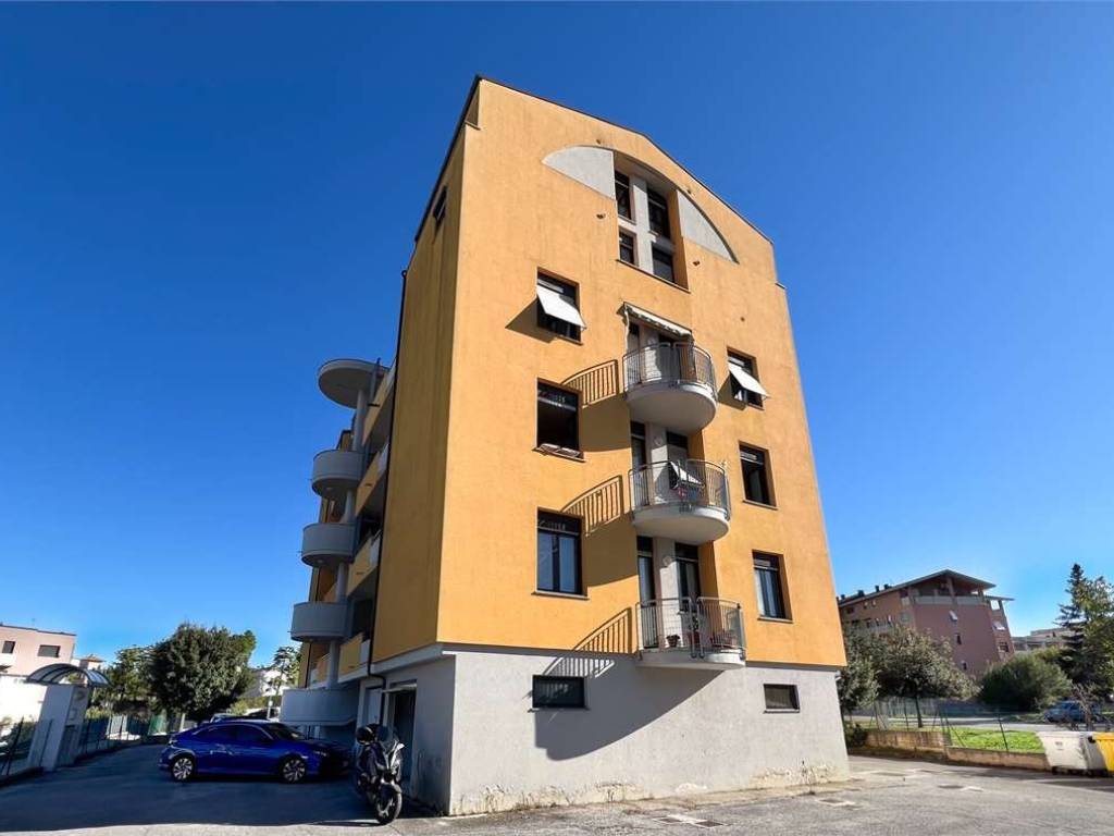 appartamento in vendita ad Osimo in zona Osimo Stazione