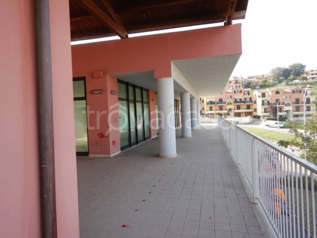 negozio in vendita ad Osimo