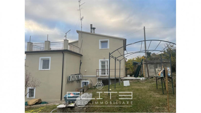 casa indipendente in vendita ad Osimo in zona Santo Stefano