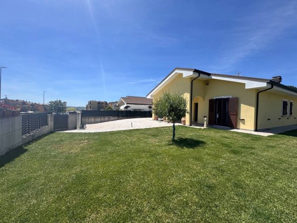casa indipendente in vendita ad Osimo