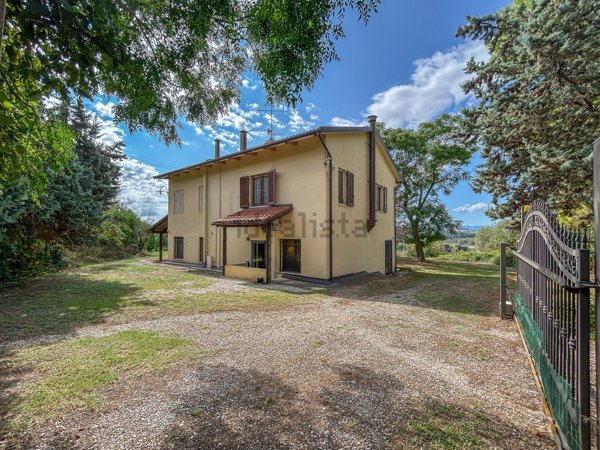 casa indipendente in vendita ad Osimo