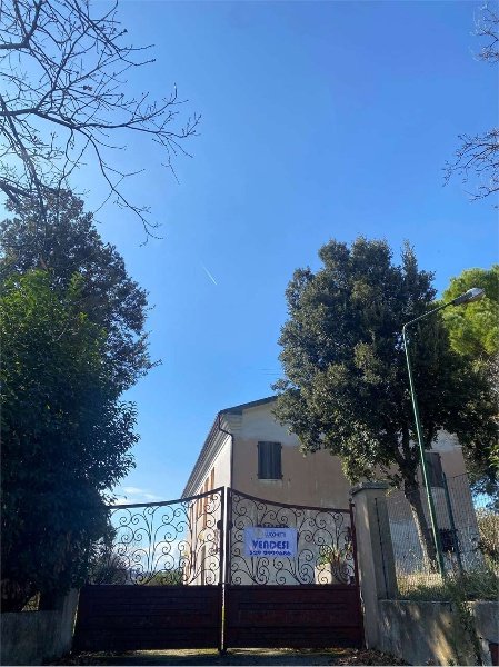 casa indipendente in vendita ad Osimo in zona Santo Stefano