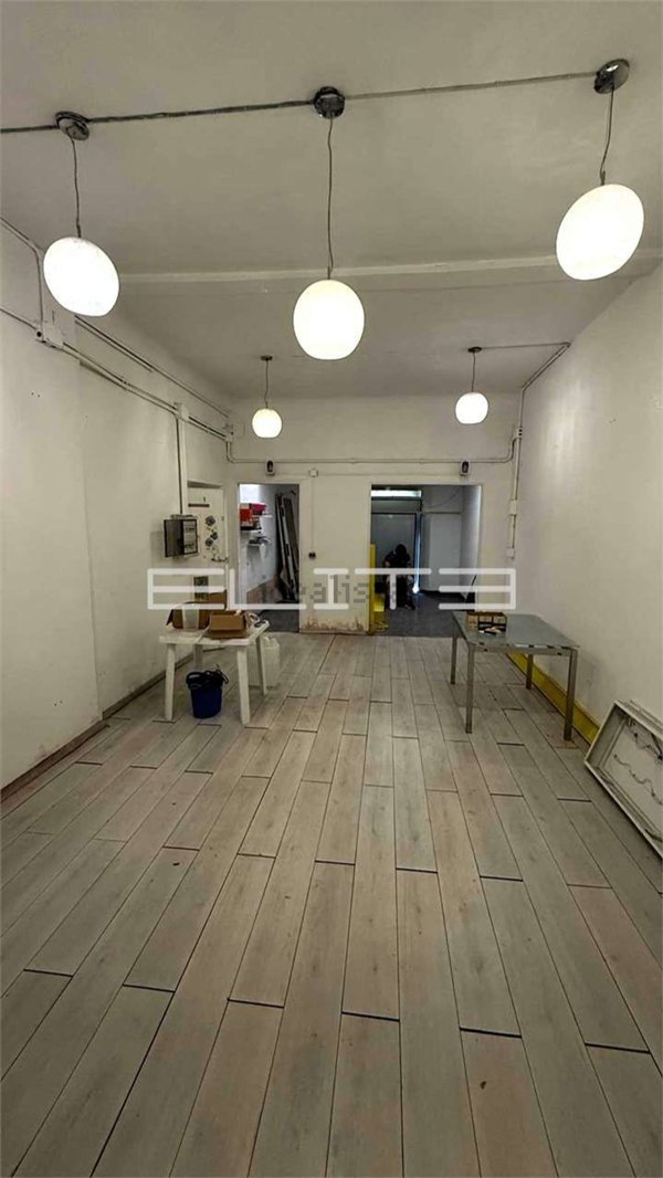 locale commerciale in vendita ad Osimo