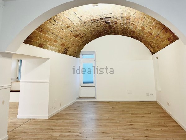 locale commerciale in vendita ad Osimo