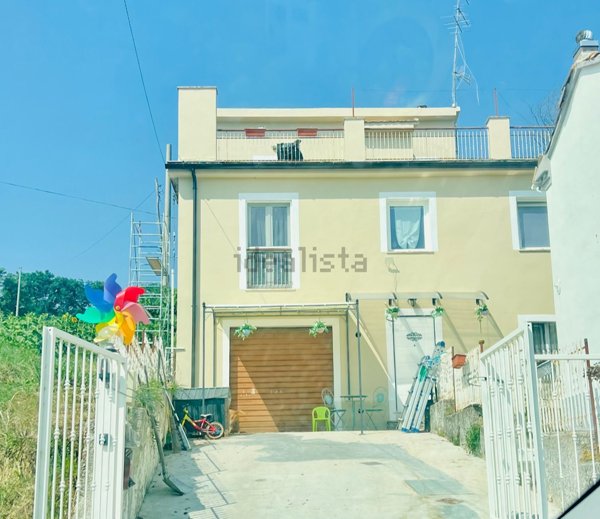 casa indipendente in vendita ad Osimo in zona Santo Stefano