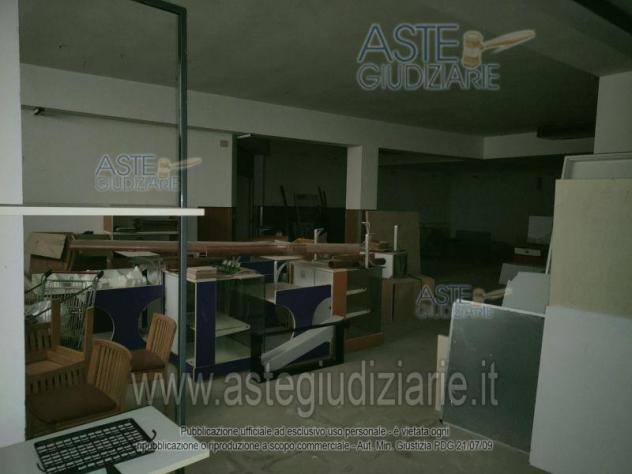 negozio in vendita ad Osimo