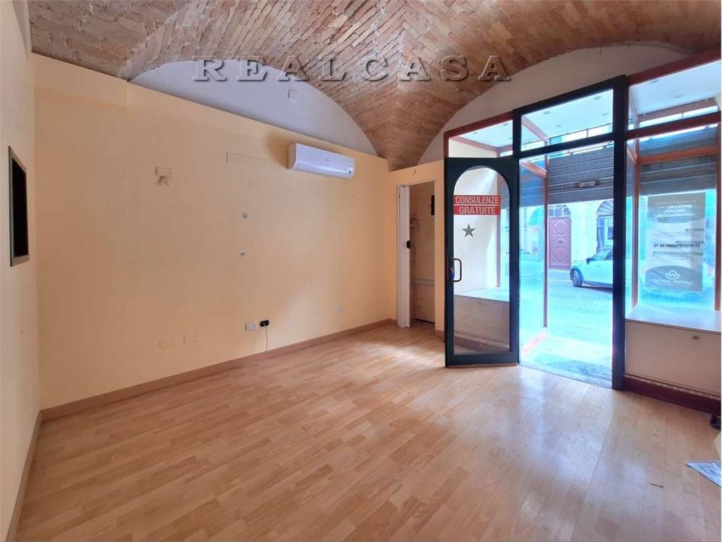 negozio in vendita ad Osimo