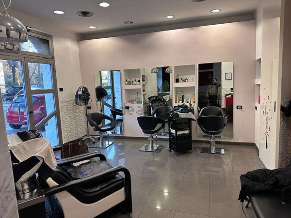 locale commerciale in vendita ad Osimo