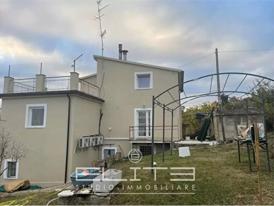 casa indipendente in vendita ad Osimo in zona Santo Stefano