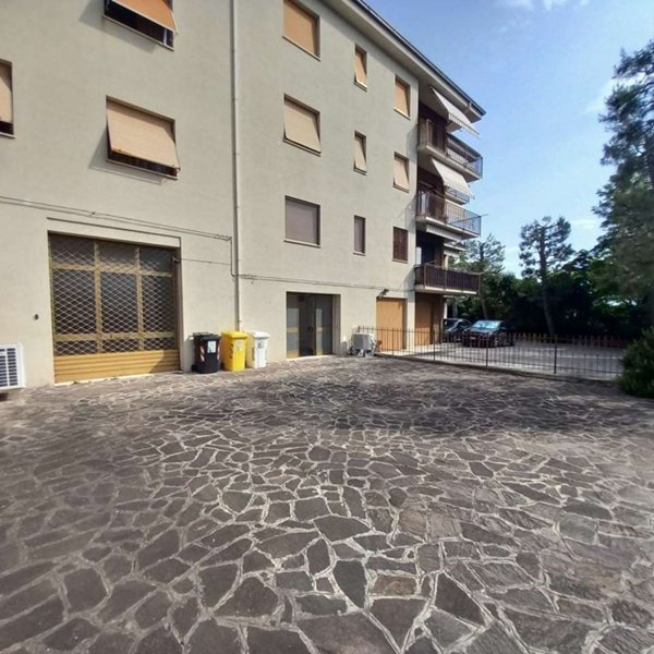 negozio in vendita ad Osimo