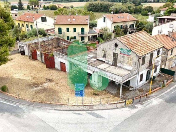 negozio in vendita ad Osimo in zona Padiglione