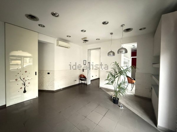 locale commerciale in vendita ad Osimo