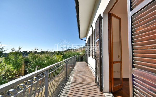 casa indipendente in vendita ad Osimo in zona San Paterniano
