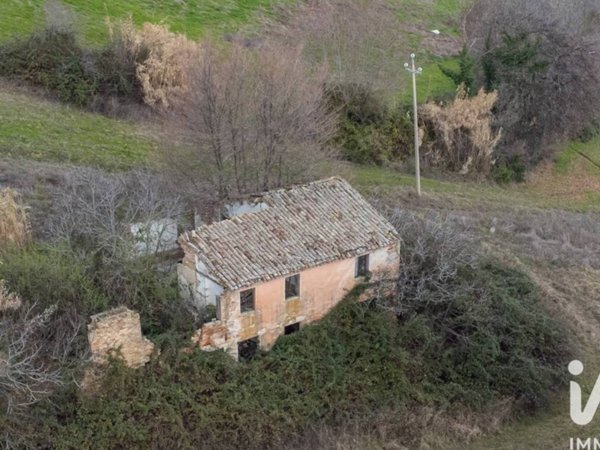 casa indipendente in vendita ad Osimo in zona Passatempo