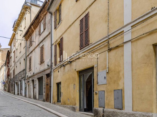 negozio in vendita ad Osimo