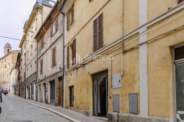 negozio in vendita ad Osimo