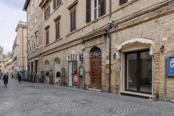 negozio in vendita ad Osimo