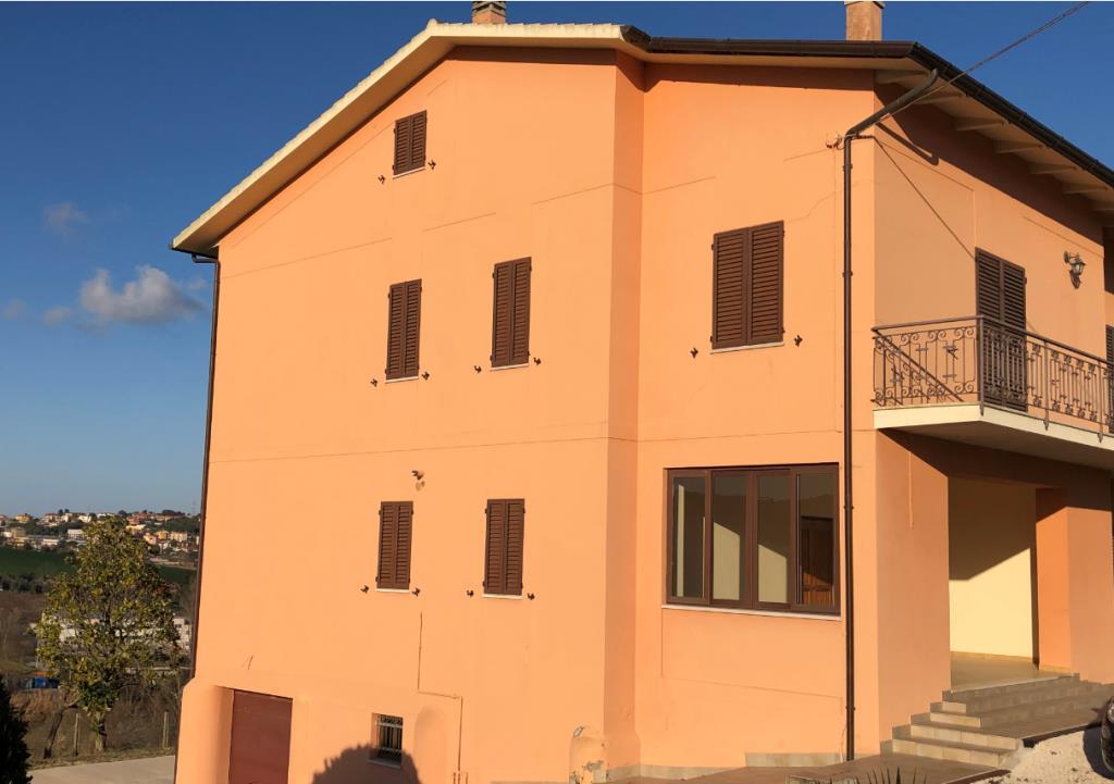 casa indipendente in vendita ad Osimo