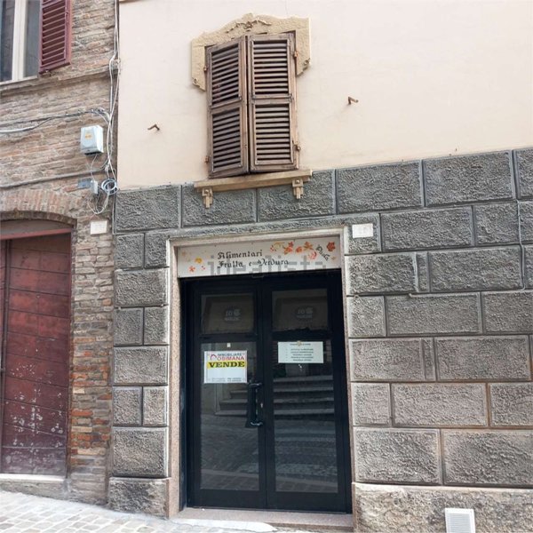 locale commerciale in vendita ad Osimo