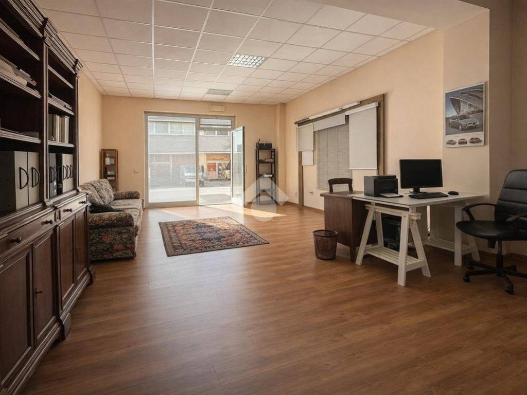 negozio in vendita ad Osimo in zona San Biagio