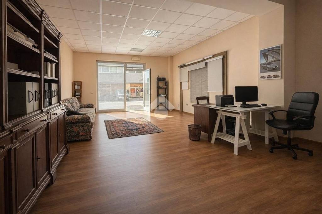 negozio in vendita ad Osimo in zona San Biagio