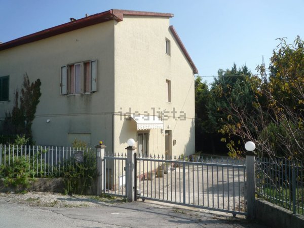 casa indipendente in vendita ad Osimo in zona Campocavallo
