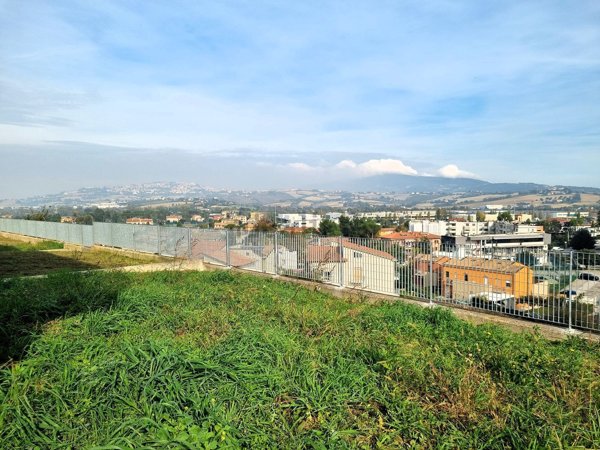 appartamento in vendita ad Osimo in zona Osimo Stazione