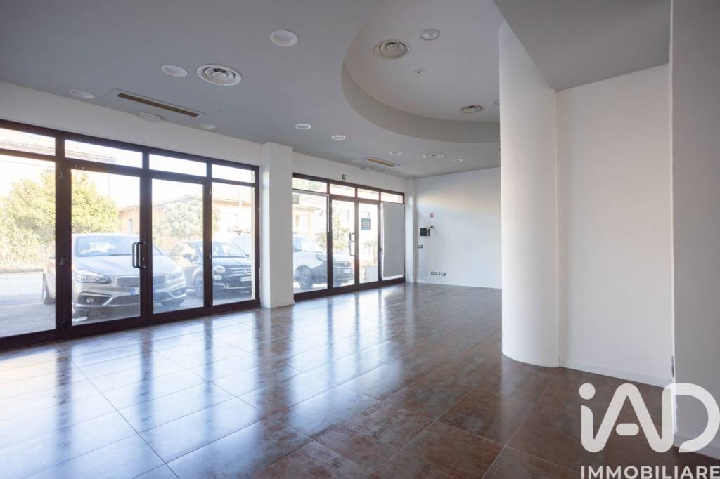 negozio in vendita ad Osimo