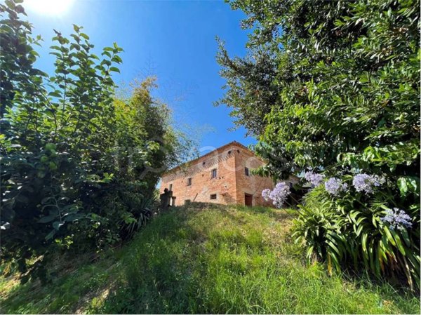 casa indipendente in vendita ad Osimo in zona Montegallo
