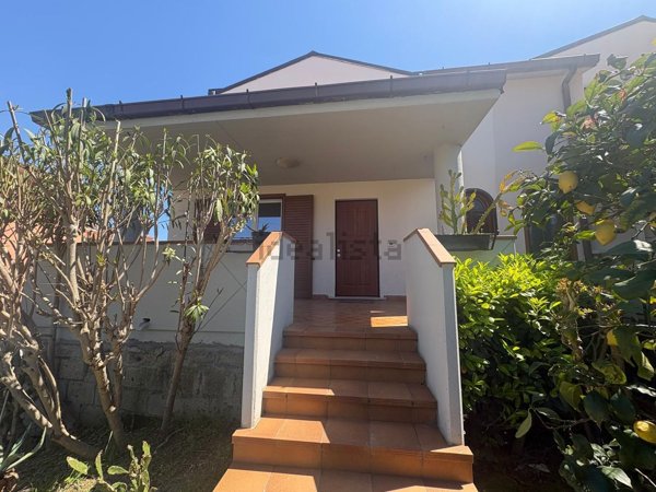 casa indipendente in vendita ad Osimo in zona Abbadia