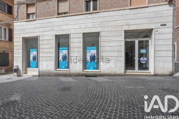 locale di sgombero in vendita ad Osimo