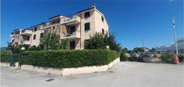 appartamento in vendita ad Osimo in zona Osimo Stazione