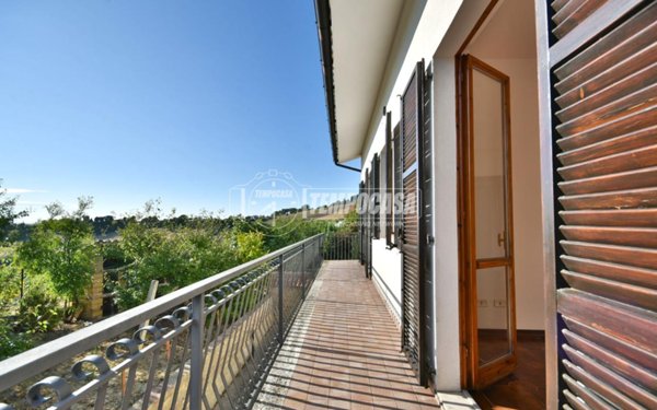casa indipendente in vendita ad Osimo in zona San Paterniano