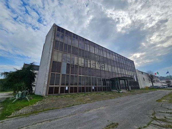 capannone in vendita ad Osimo in zona Passatempo