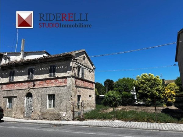 casa indipendente in vendita ad Osimo in zona Casenuove
