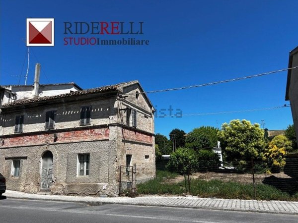 casa indipendente in vendita ad Osimo in zona Casenuove