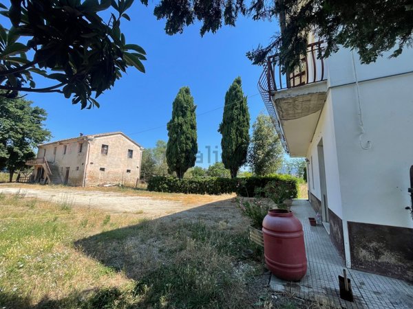casa indipendente in vendita ad Osimo in zona Osimo Stazione