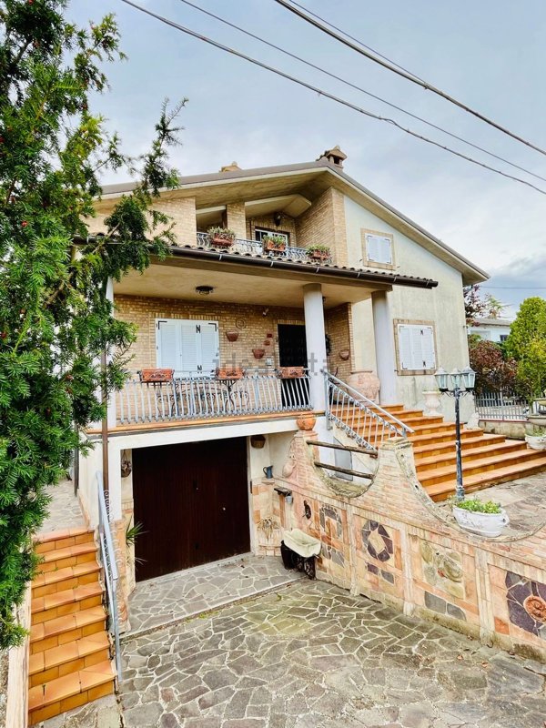casa indipendente in vendita ad Osimo