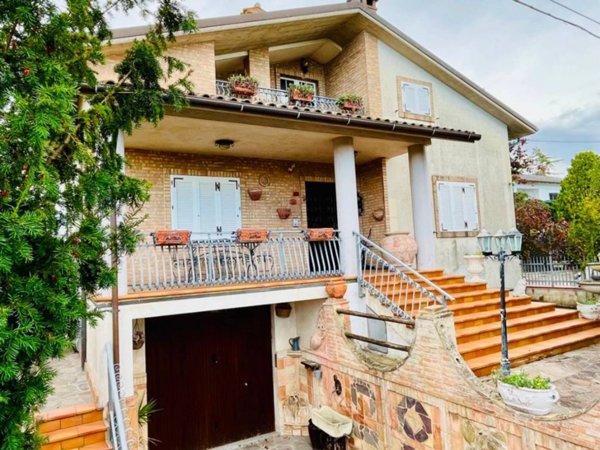 casa indipendente in vendita ad Osimo