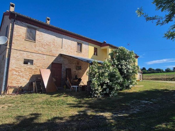 casa indipendente in vendita ad Osimo in zona Abbadia