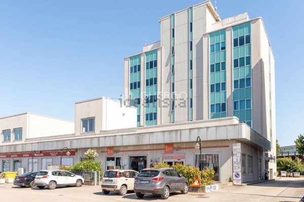 ufficio in vendita ad Osimo in zona Osimo Stazione