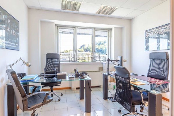 ufficio in vendita ad Osimo in zona Osimo Stazione