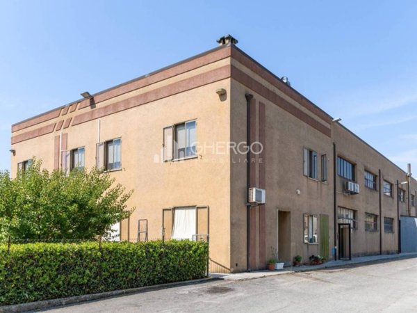 locale commerciale in vendita ad Osimo in zona San Biagio