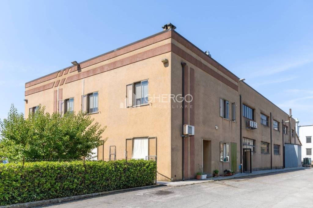 locale commerciale in vendita ad Osimo in zona San Biagio